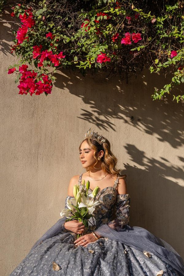 Quinceañera bajo las buganvilias